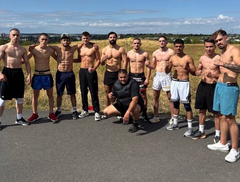 Wettkämpfer des Phönix Fightclub beim Training unter freiem Himmel